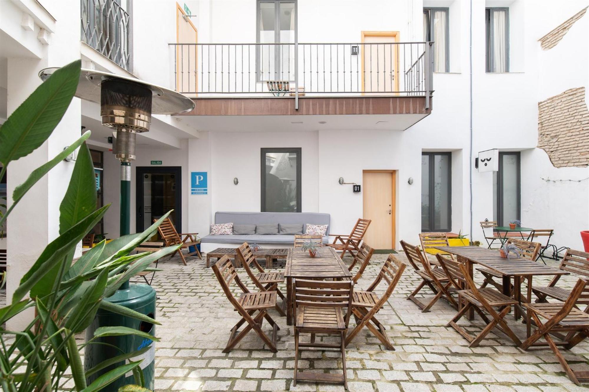 Hostel For Sevilla